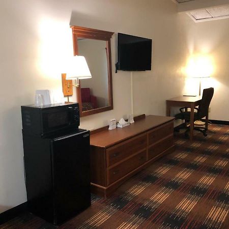 North Syracuse Red Carpet Inn Syracuse Airport מראה חיצוני תמונה
