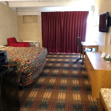 North Syracuse Red Carpet Inn Syracuse Airport מראה חיצוני תמונה