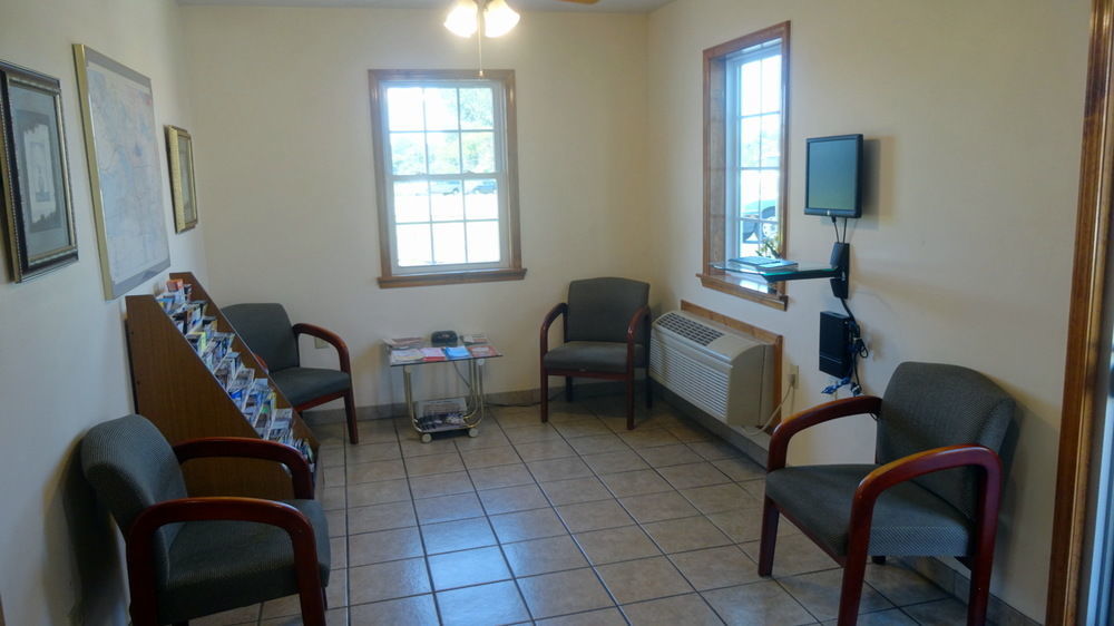 North Syracuse Red Carpet Inn Syracuse Airport מראה חיצוני תמונה