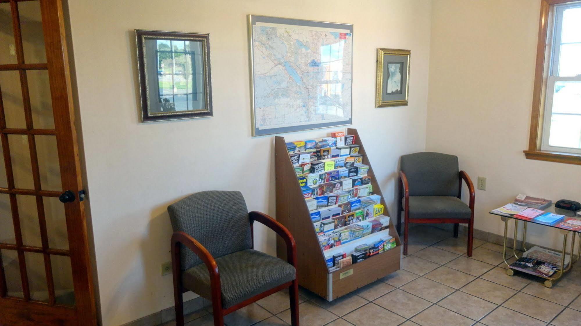 North Syracuse Red Carpet Inn Syracuse Airport מראה חיצוני תמונה