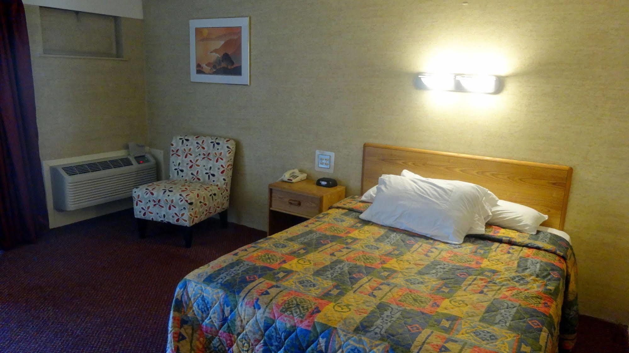 North Syracuse Red Carpet Inn Syracuse Airport מראה חיצוני תמונה