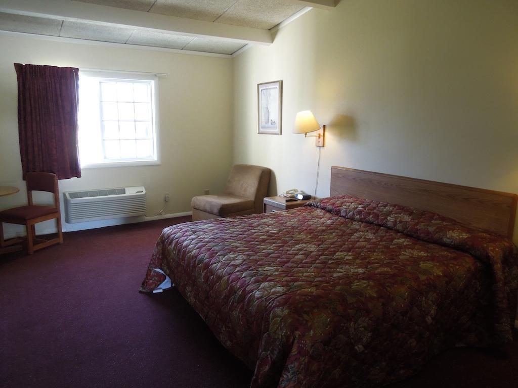 North Syracuse Red Carpet Inn Syracuse Airport מראה חיצוני תמונה