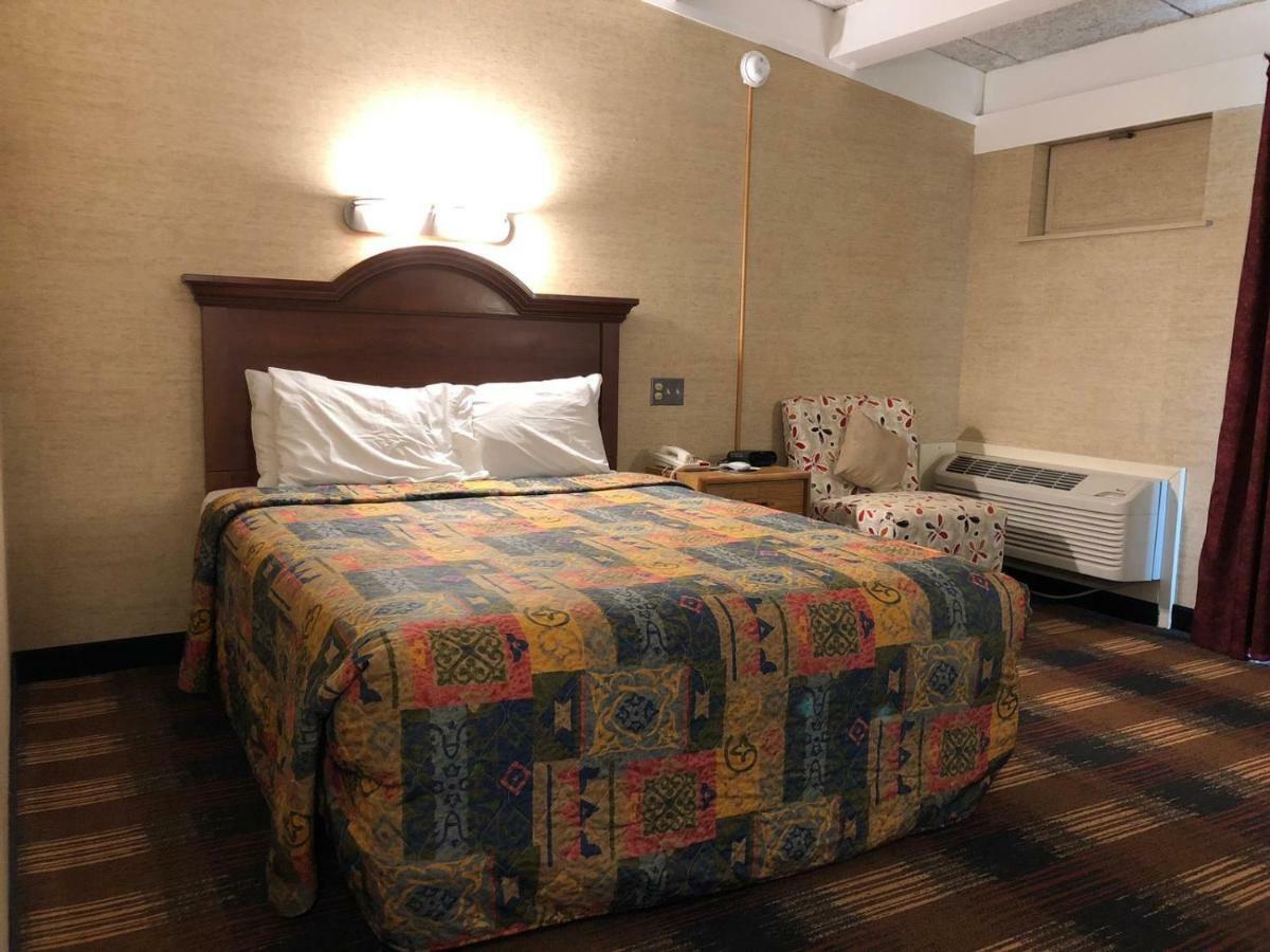 North Syracuse Red Carpet Inn Syracuse Airport מראה חיצוני תמונה