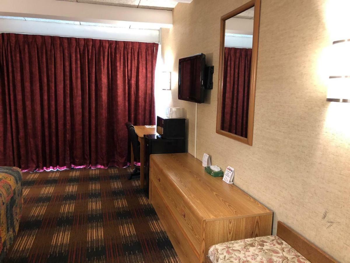 North Syracuse Red Carpet Inn Syracuse Airport מראה חיצוני תמונה