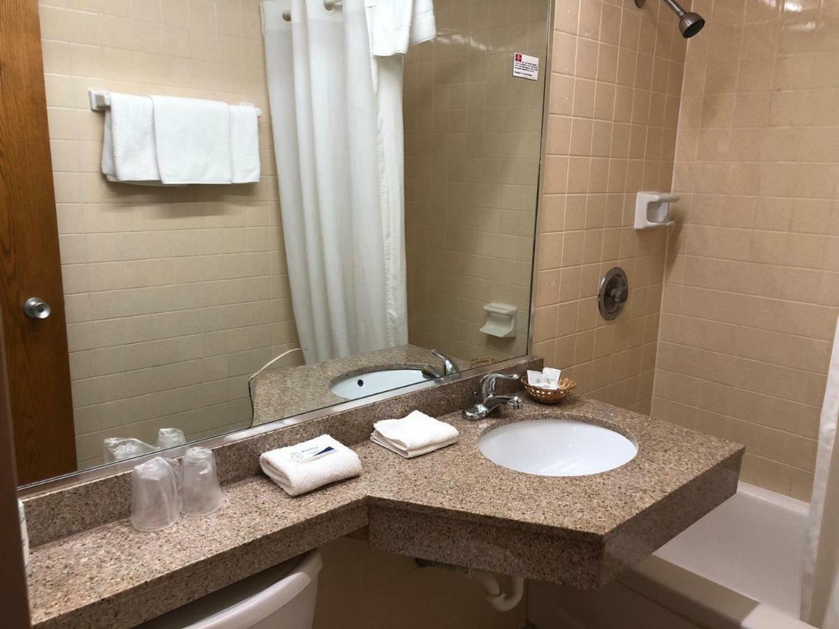 North Syracuse Red Carpet Inn Syracuse Airport מראה חיצוני תמונה