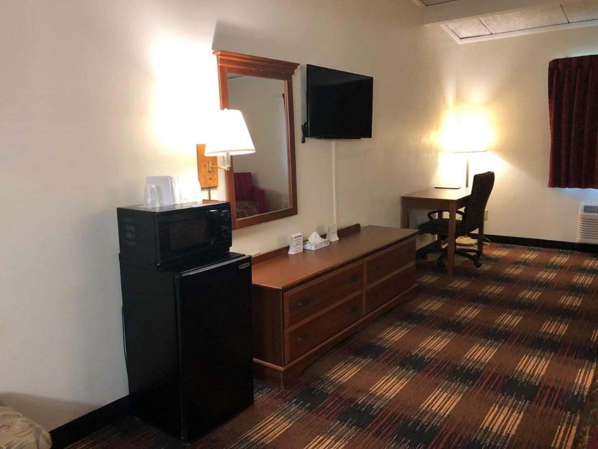 North Syracuse Red Carpet Inn Syracuse Airport מראה חיצוני תמונה
