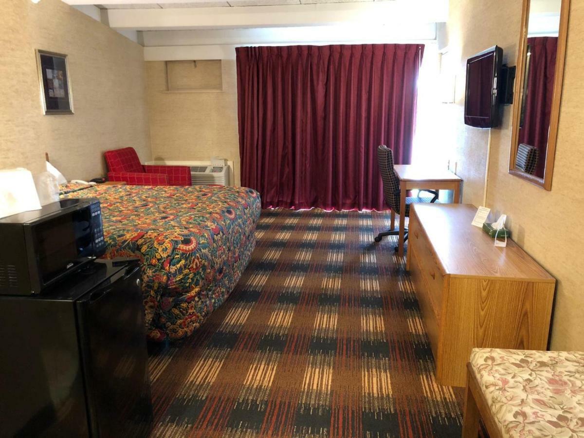 North Syracuse Red Carpet Inn Syracuse Airport מראה חיצוני תמונה