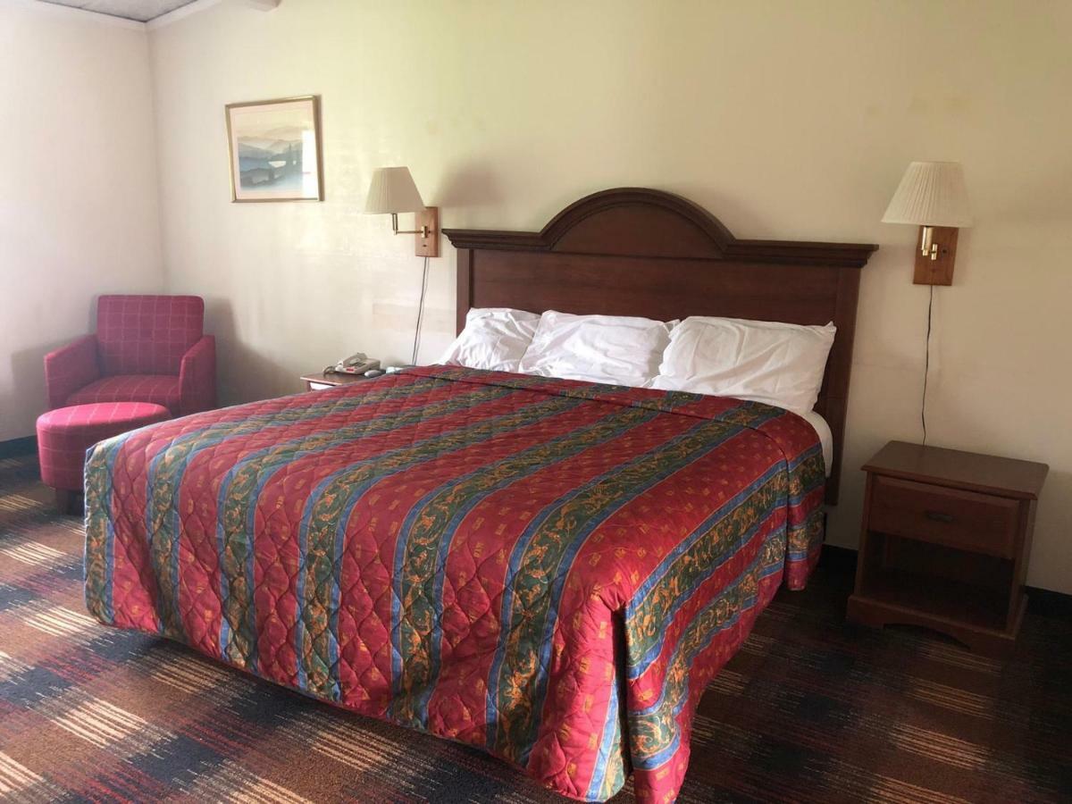 North Syracuse Red Carpet Inn Syracuse Airport מראה חיצוני תמונה