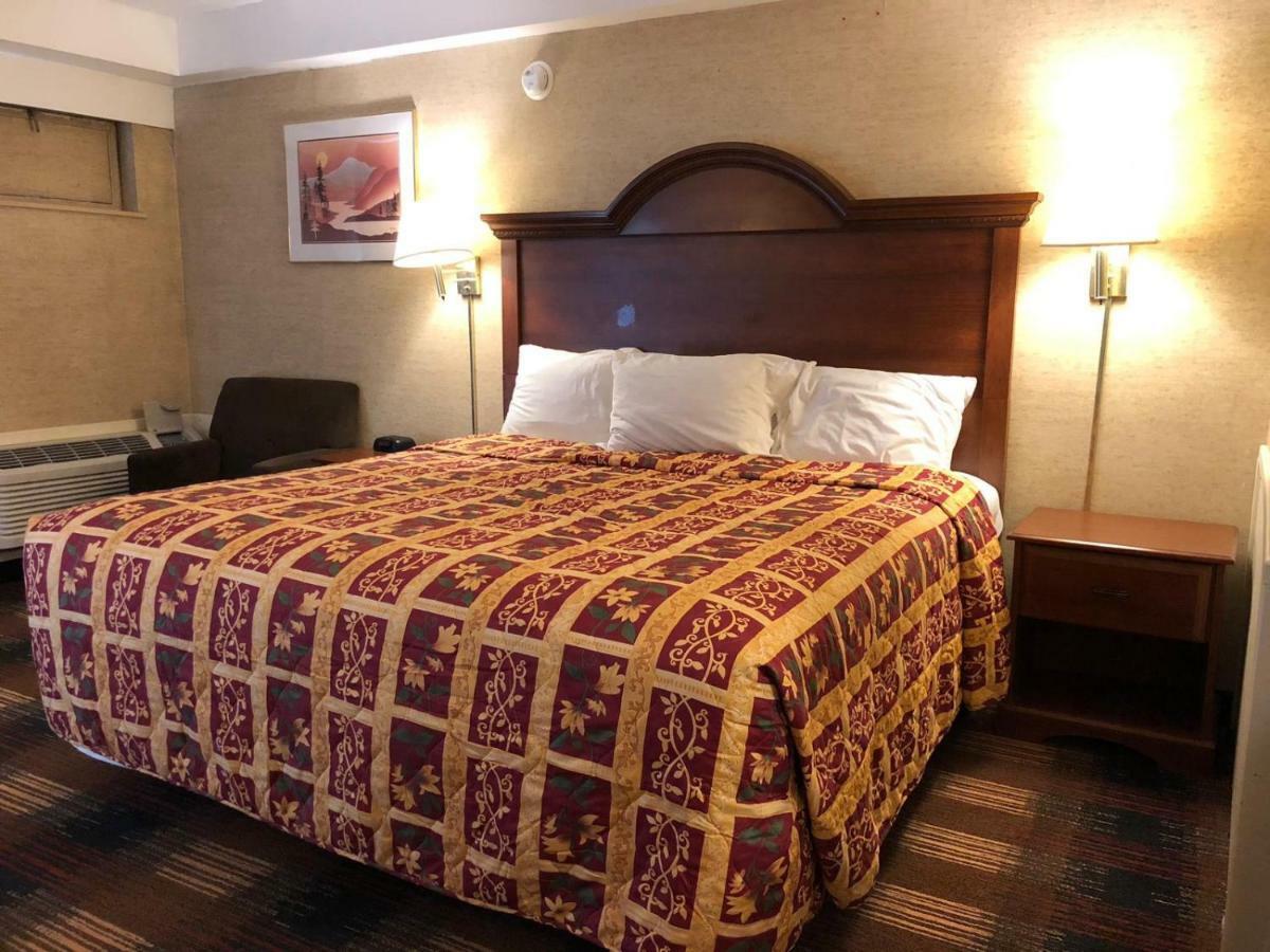 North Syracuse Red Carpet Inn Syracuse Airport מראה חיצוני תמונה