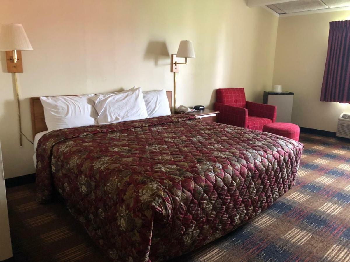 North Syracuse Red Carpet Inn Syracuse Airport מראה חיצוני תמונה