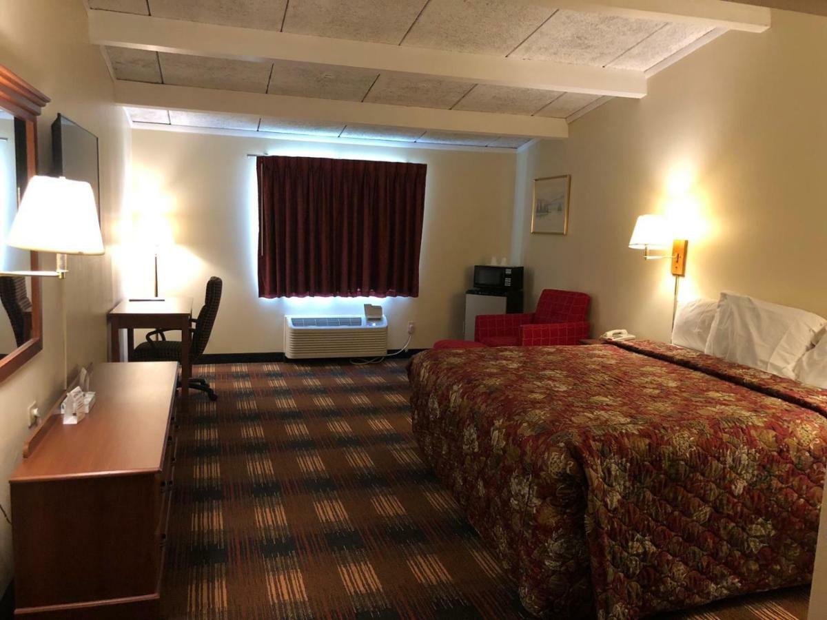 North Syracuse Red Carpet Inn Syracuse Airport מראה חיצוני תמונה