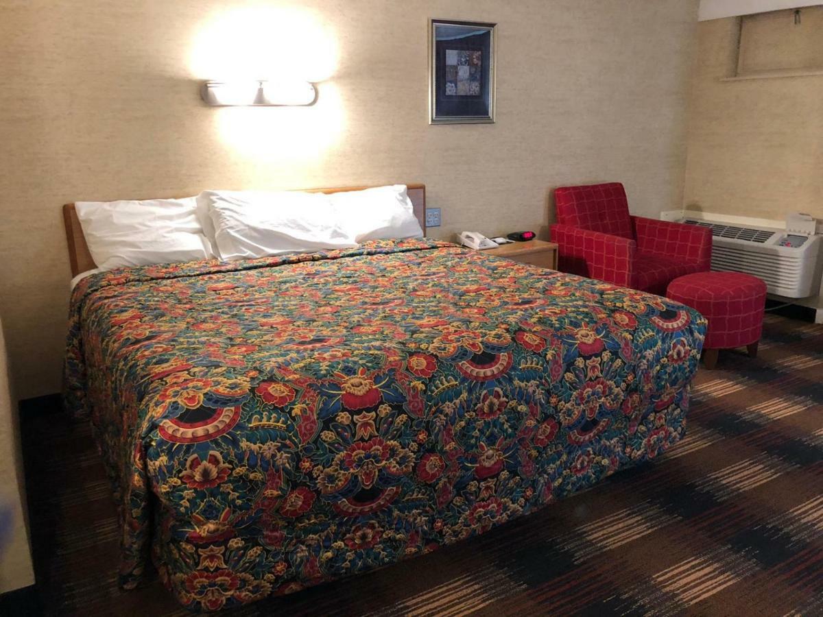 North Syracuse Red Carpet Inn Syracuse Airport מראה חיצוני תמונה
